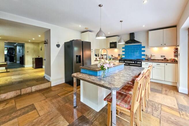 4 bed House for sale Image 5