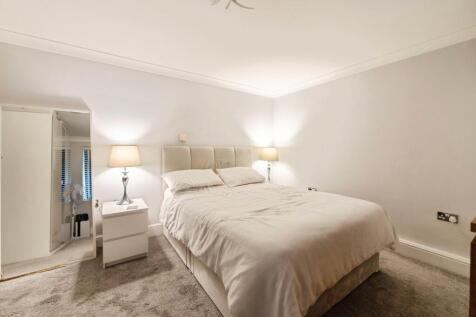 Meadgate Avenue, Chelmsford, CM2