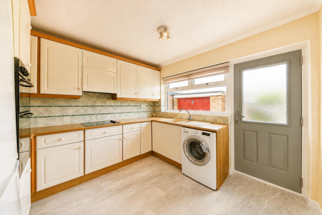 3 bed Semi-Detached Bungalow for sale Image 11
