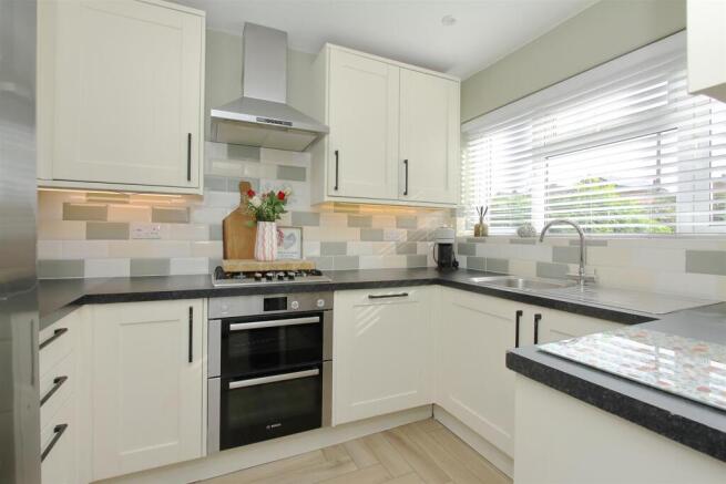 6 murray close PH28.JPG