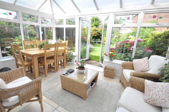 CONSERVATORY/GARDEN ROOM