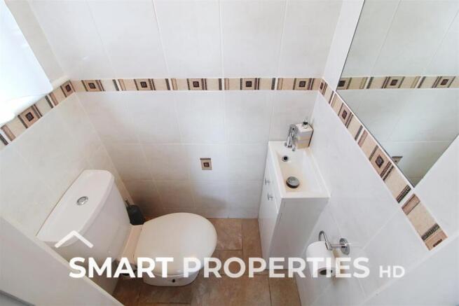 4 bed Detached to rent Image 4