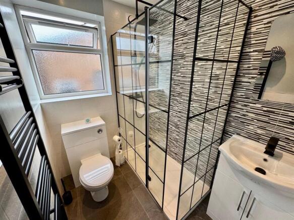 5 bed Semi-Detached for sale Image 4