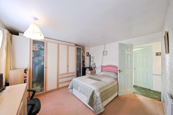 4 bed Semi-Detached for sale Image 8
