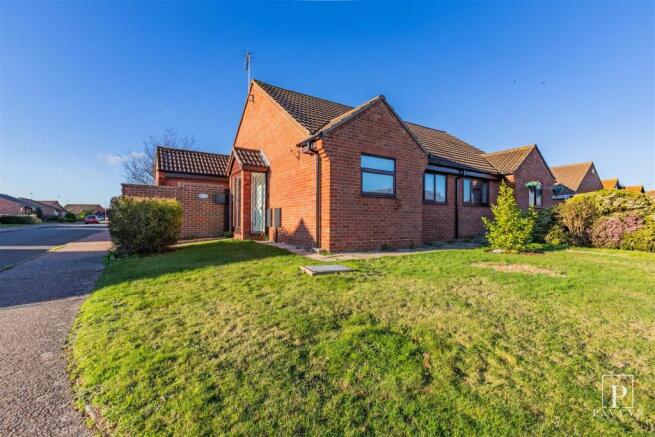 2-bed semi-detached on Stallards Crescent, Kirby Cross, Frinton-On-Sea, £274,500