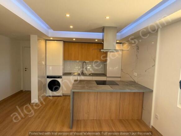 Kitchen & breakfast bar
