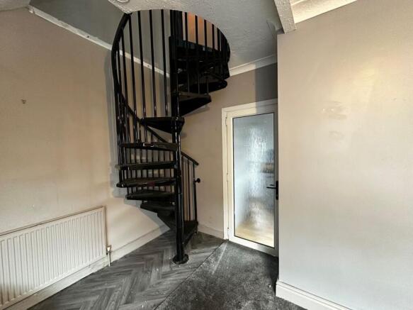 3 bed Terraced to rent Image 5