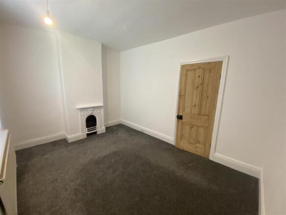 3 bed Terraced to rent Image 6