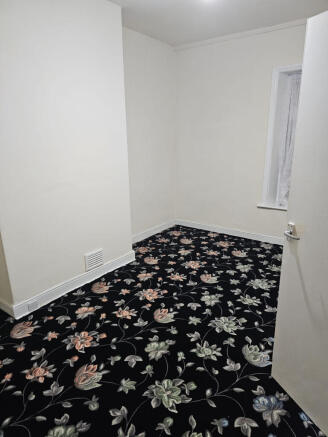 3 bed Terraced to rent Image 5