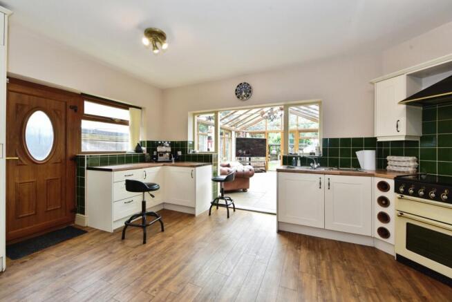 4 bed Semi-Detached for sale Image 10