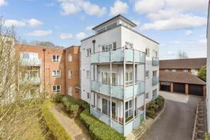176, Canalside, Redhill RH1 2FW