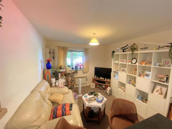 7 Saskia - Living Room 1.jpg