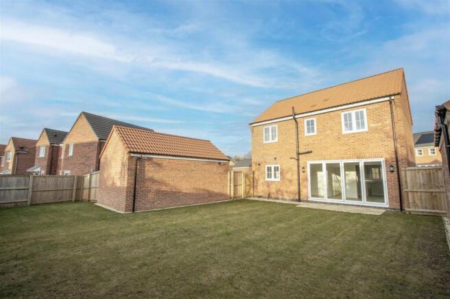 Hawthorne Meadows, 4 Meadow View, S43 photo 3