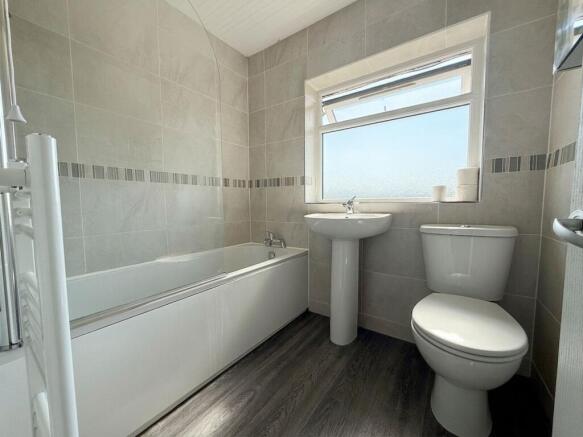 3 bed Semi-Detached to rent Image 12