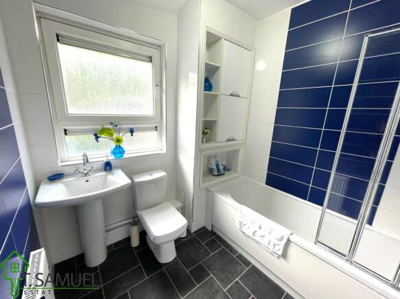 Bathroom 1.JPG