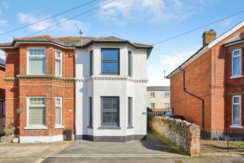 Newcomen Road, Lake, PO36