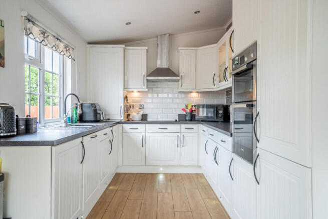 2 bed Detached Bungalow for sale Image 4