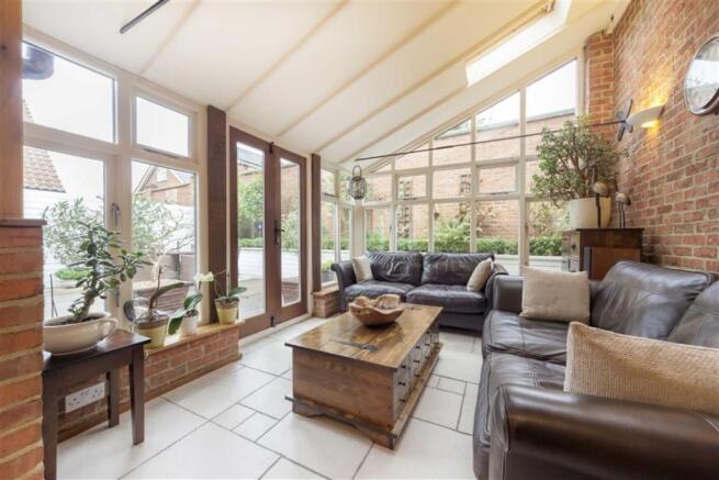 GARDEN ROOM