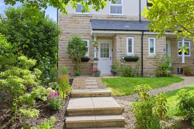 3 bed Semi-Detached for sale Image 3