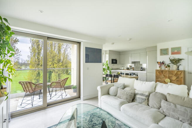 2 bed Apartment for sale Image 6