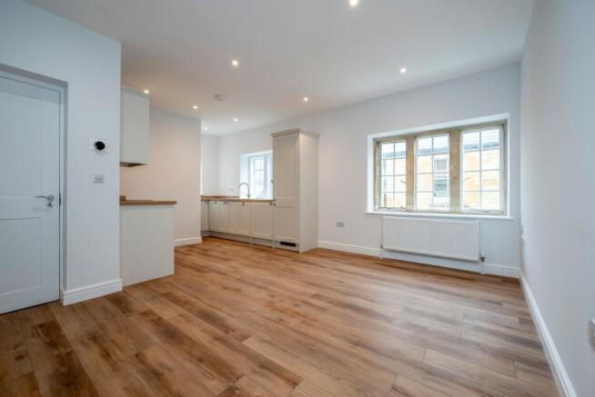 Kitchen / Lounge
