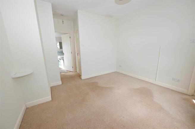 3 bed Link Detached House for sale Image 9