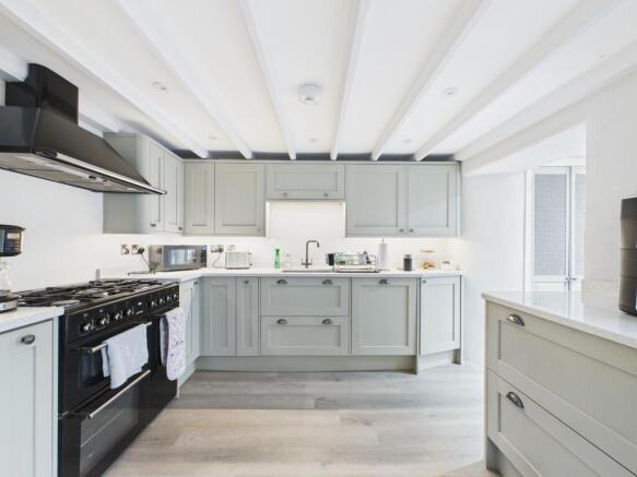 KITCHEN / DINING ROOM