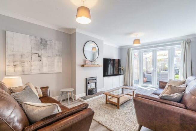 10 Pretoria Road, Chertsey, KT16 9LN - 18.jpg