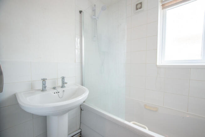 Studio to rent Image 8