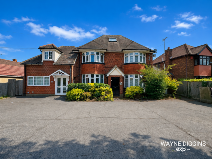 Lodge Lane, Grays, RM16 2TP