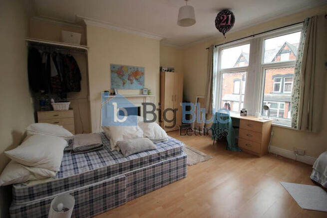 7 bed House to rent Image 10