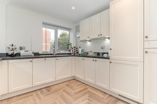 2 bed Apartment for sale Image 5