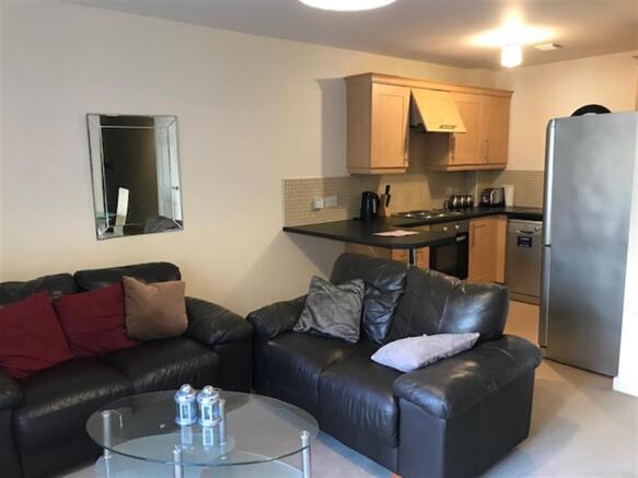 KITCHEN / LIVING ROOM 