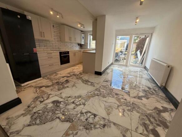 KITCHEN / DINER
