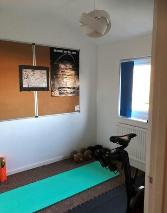 Single bedroom / office.