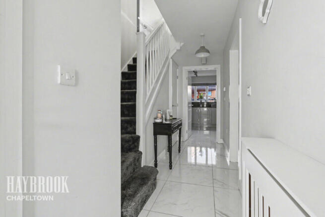 5 bed Detached for sale Image 10