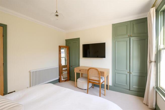3 bed Town House for sale Image 11