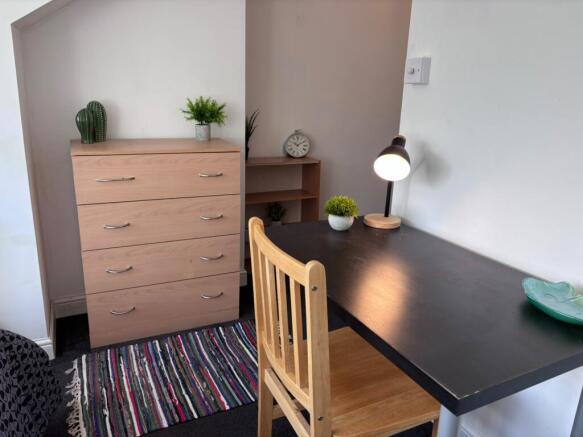 4 bed Terraced to rent Image 7