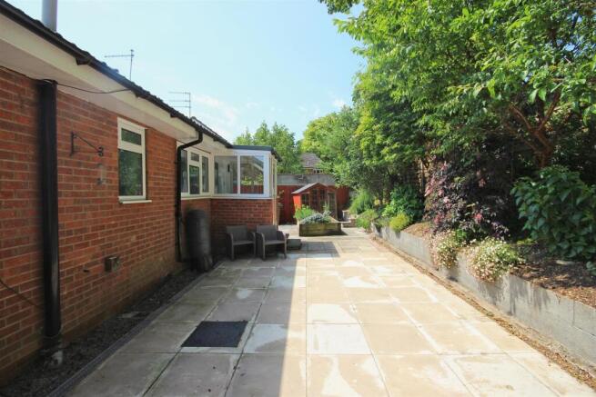 2 bed Semi-Detached Bungalow for sale Image 9