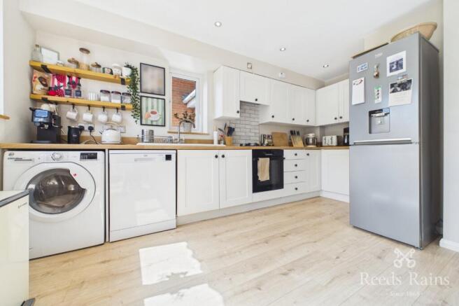 3 bed Link Detached House to rent Image 4