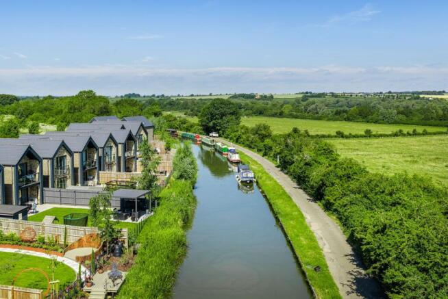 Backs Onto Canal