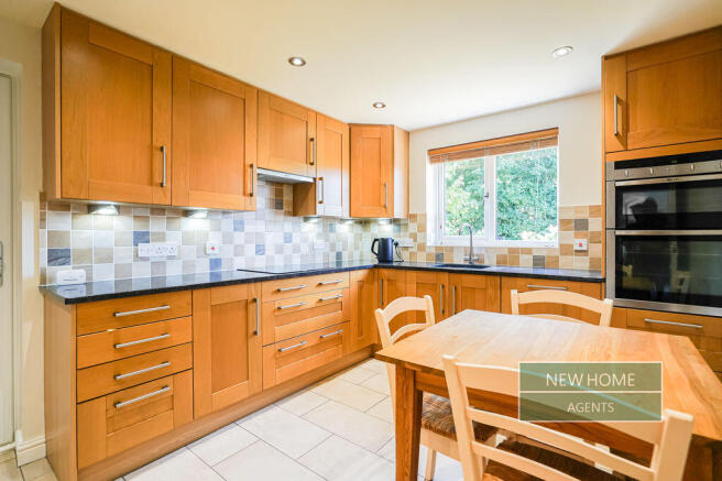 6 bed Detached for sale Image 6
