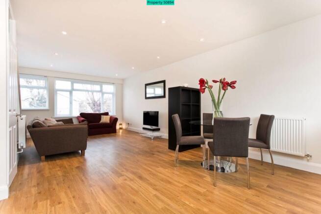 Open plan living room / kitchen