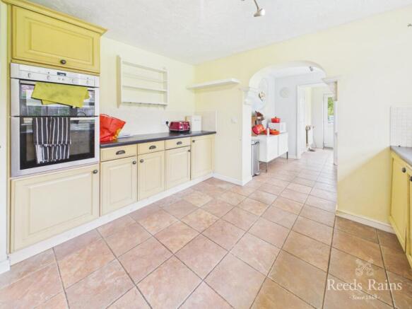4 bed Detached for sale Image 5