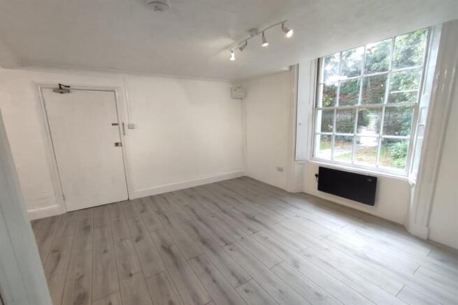 Open Plan Living/Bed