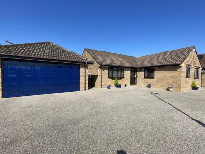 Beechwood Drive, Crewkerne- DOUBLE GARAGE