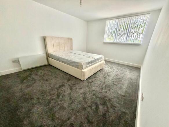 4 bed Terraced to rent Image 9