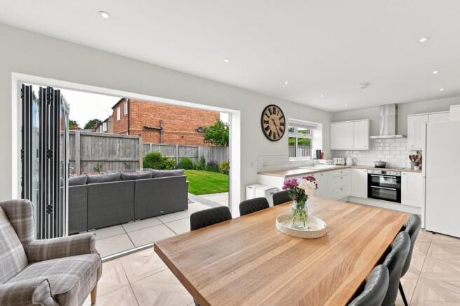 3 bed Detached to rent Image 4