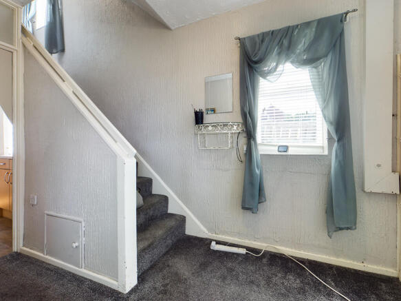 3 bed Semi-Detached to rent Image 5