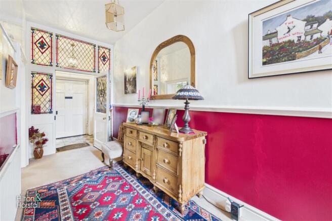 5 bed Town House for sale Image 10